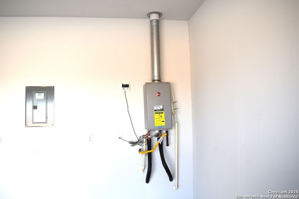 9210 Espadrille Run Converse, TX 78109 - Photo 17 of 17 a bathroom with a shower