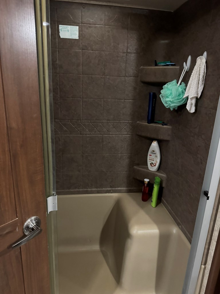 1640 Panther Top Road Murphy, NC 28906 - Photo 8 of 27 a bathroom with a bathtub