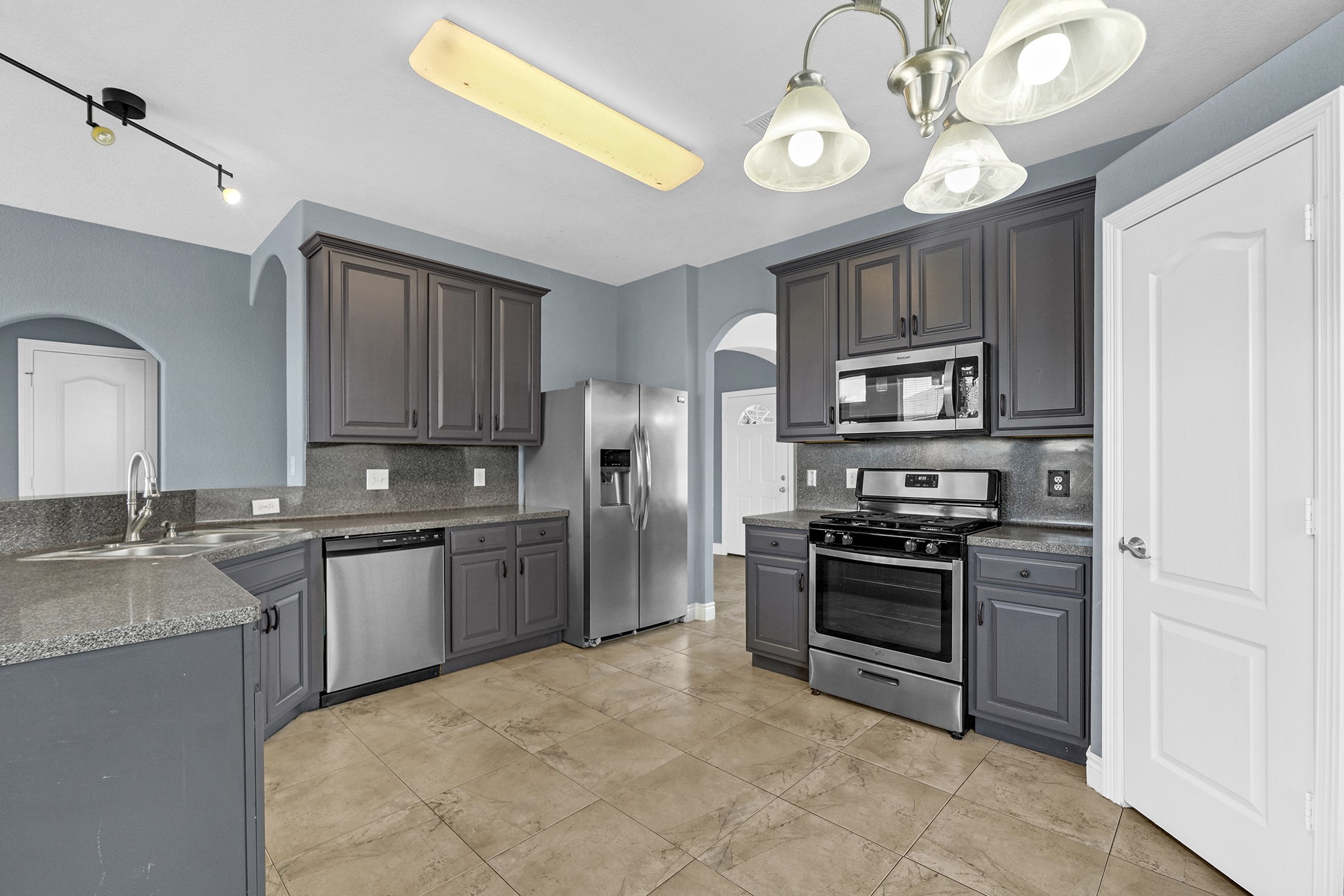 5107 Lost Cove Lane Spring, TX 77373 - Photo 8 of 33 Kitchen comes with all the appliances!