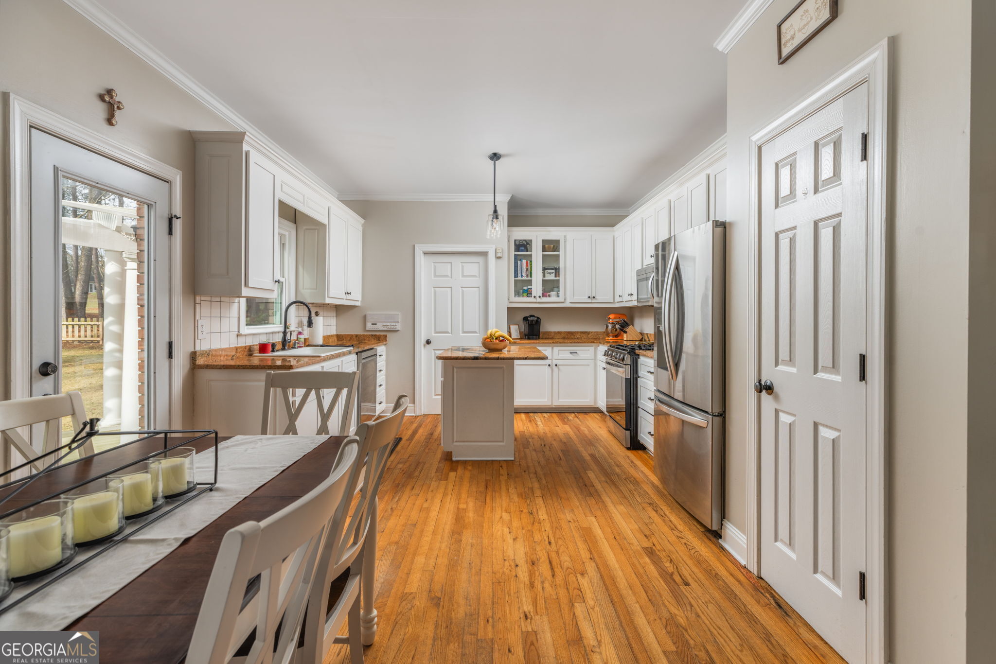 144 Cambridge Way Macon, GA 31220 - Photo 15 of 50 a kitchen with stainless steel appliances a lot of counter space and a wooden floors