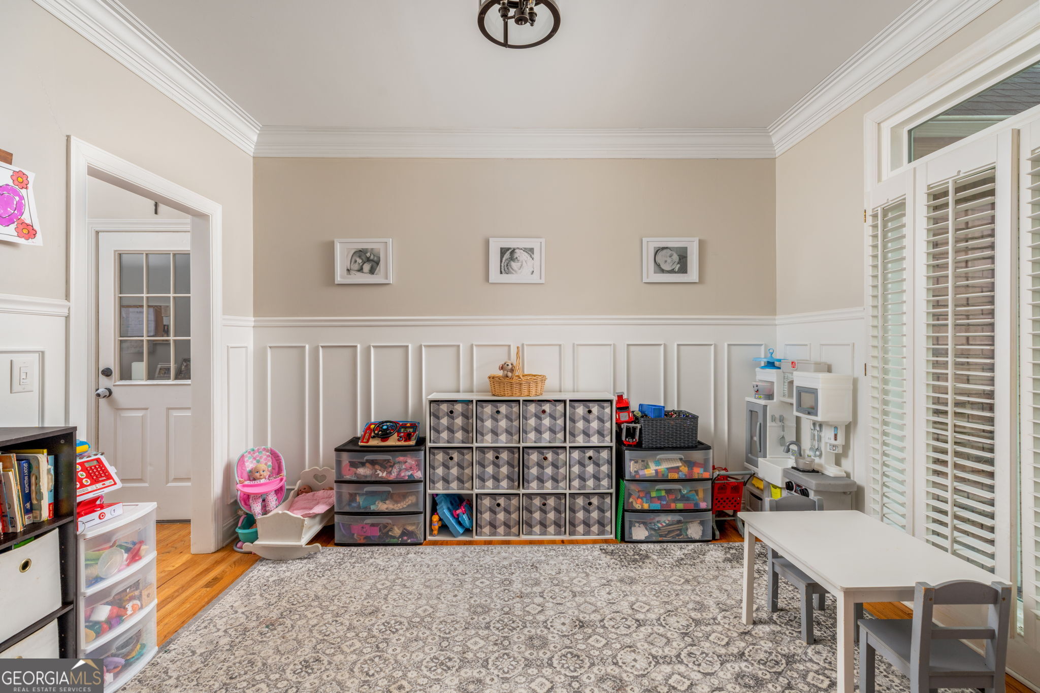 144 Cambridge Way Macon, GA 31220 - Photo 22 of 50 a bedroom with furniture and a book shelf