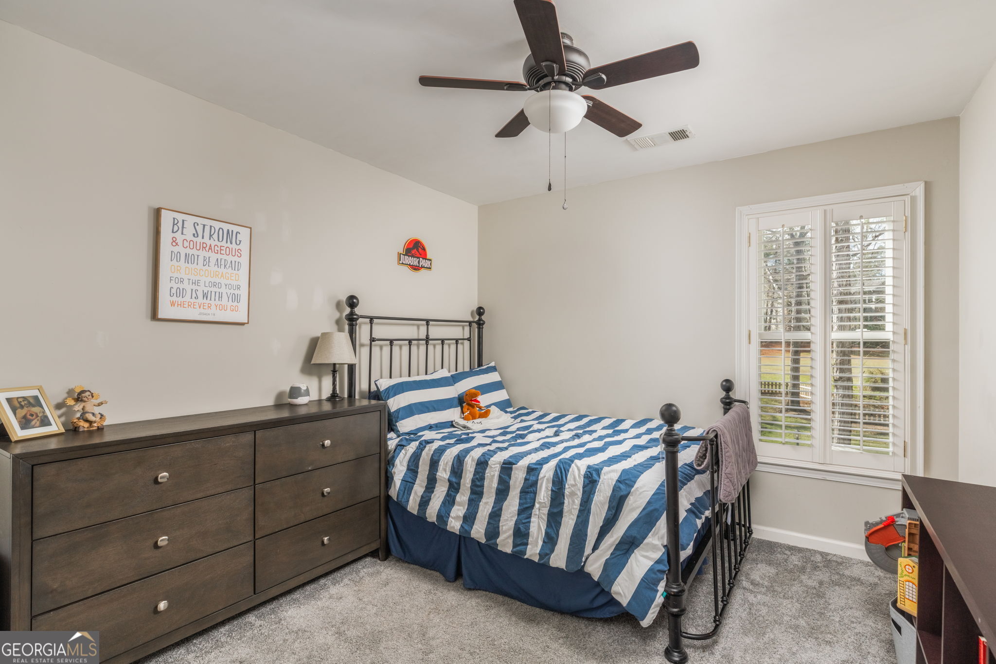 144 Cambridge Way Macon, GA 31220 - Photo 32 of 50 a bedroom with a bed and a chandelier