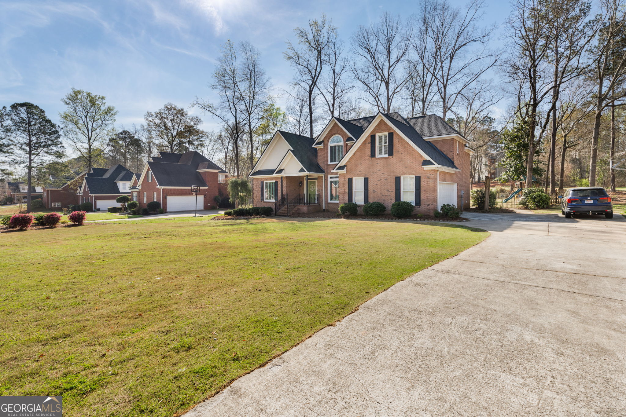 144 Cambridge Way Macon, GA 31220 - Photo 4 of 50 a house with swimming pool in front of it