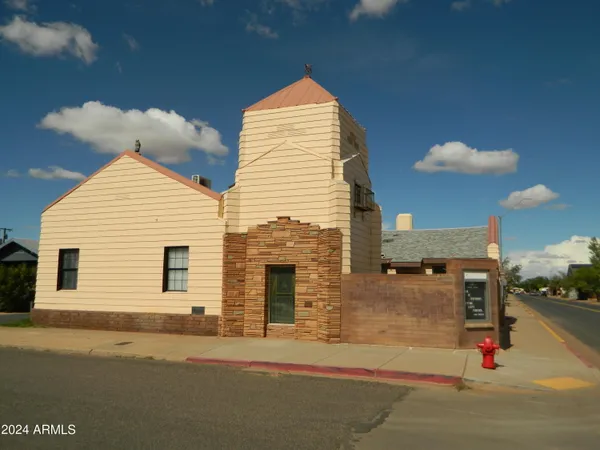 $275,000 | 601 North Berry Avenue, Winslow, AZ 86047