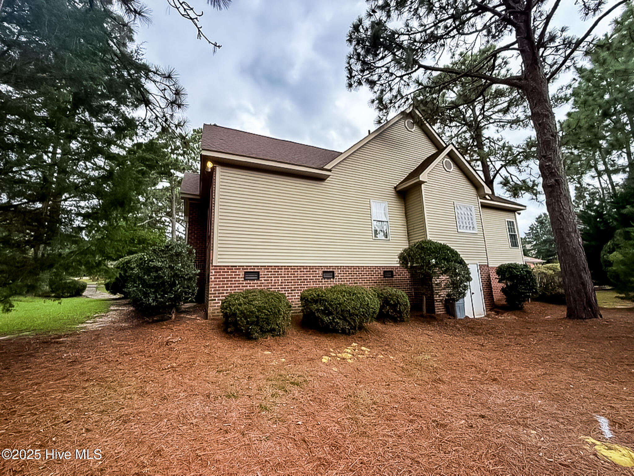 2 Troy Court Pinehurst, NC 28374 - Photo 7 of 71 Side view of the house