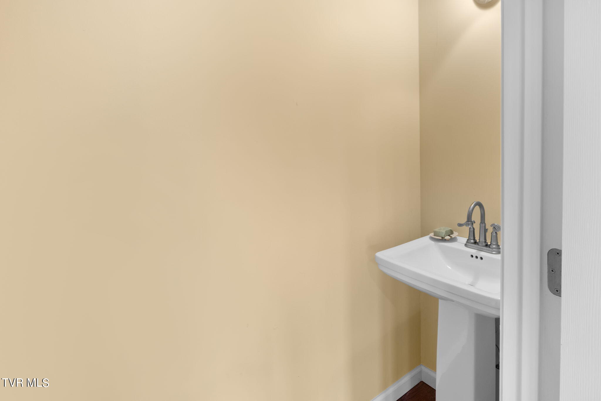 22082 Big Bass Camp Road Abingdon, VA 24211 - Photo 6 of 30 18-web-or-mls-IMG_3433