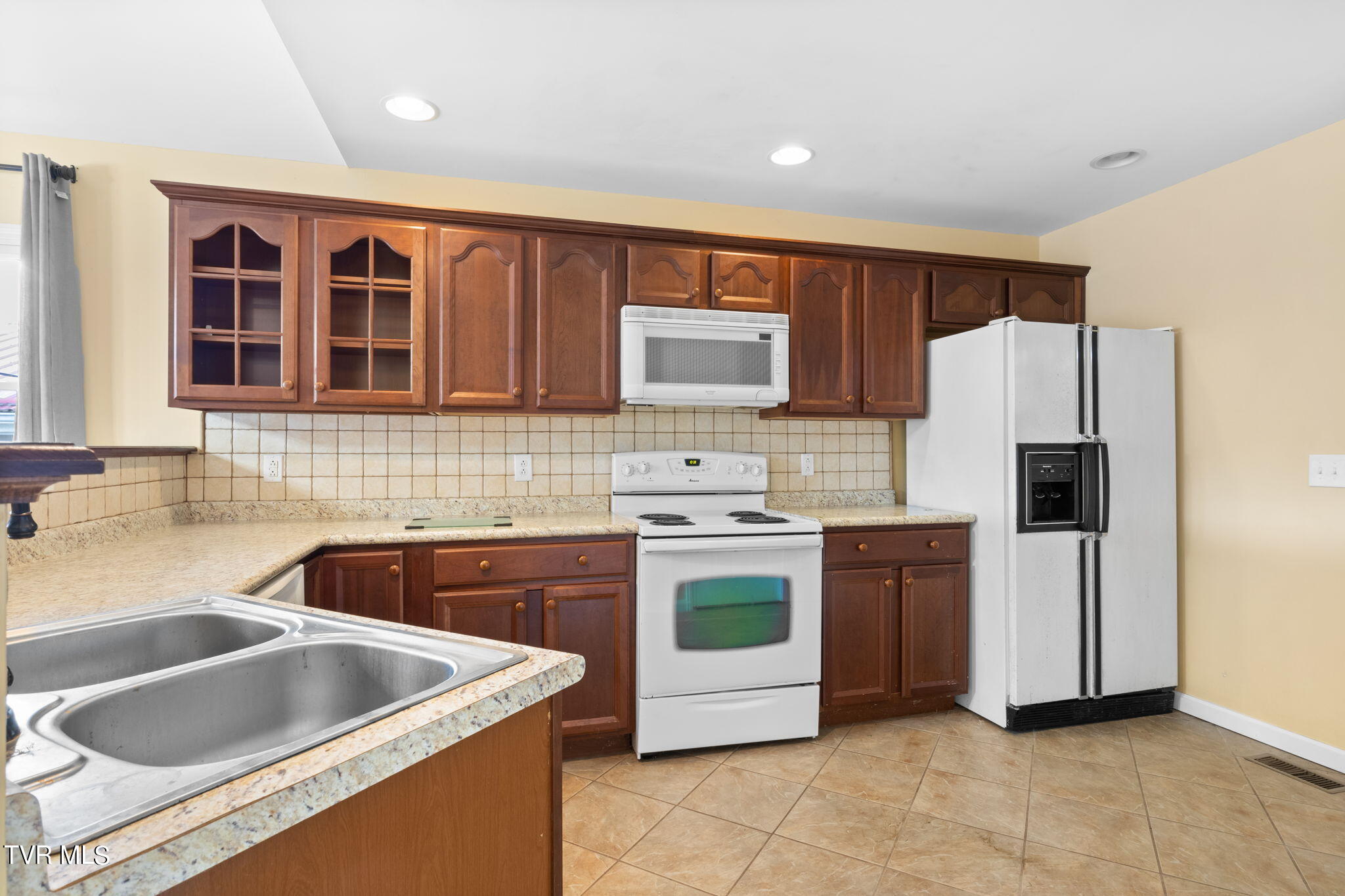 22082 Big Bass Camp Road Abingdon, VA 24211 - Photo 7 of 30 21-web-or-mls-IMG_3442