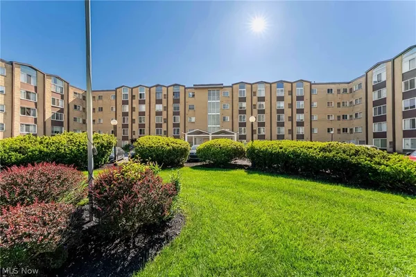 $84,900 | 25735 Lorain Road, Unit 513, North Olmsted, OH 44070