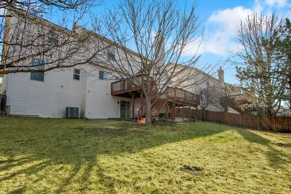 a view of a yard with a house