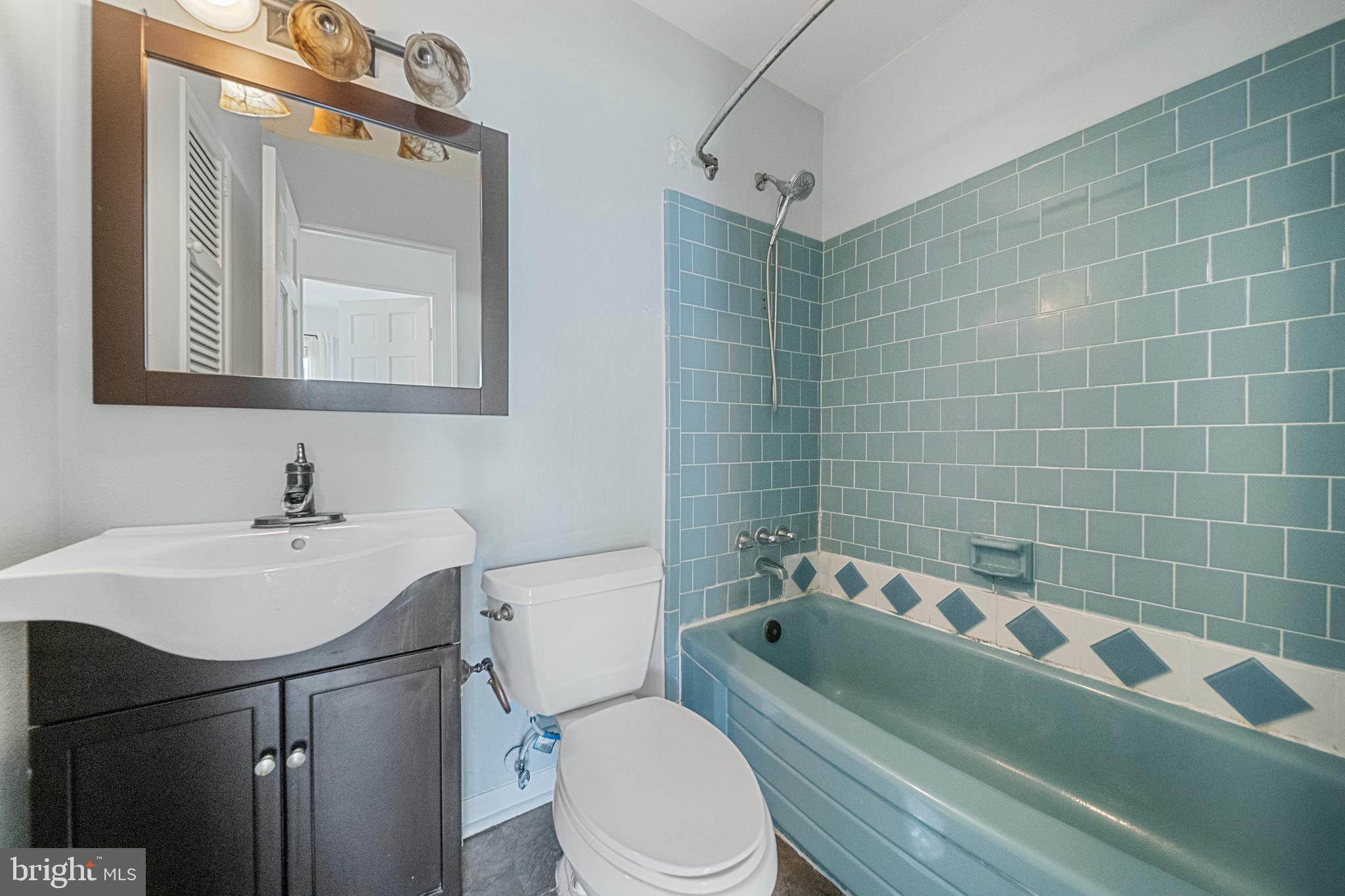 202 West Beech Road Sterling, VA 20164 - Photo 12 of 23 Full Bathroom