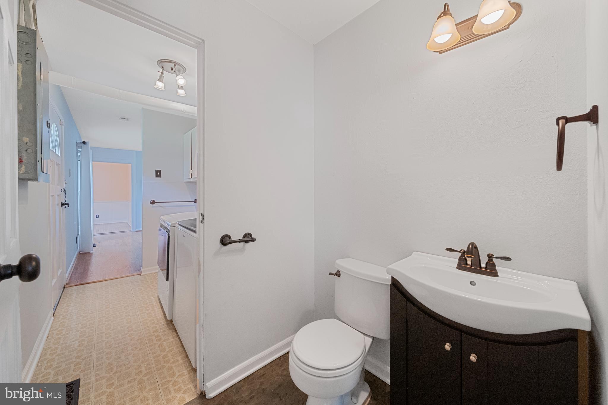 202 West Beech Road Sterling, VA 20164 - Photo 15 of 23 Primary bathroom