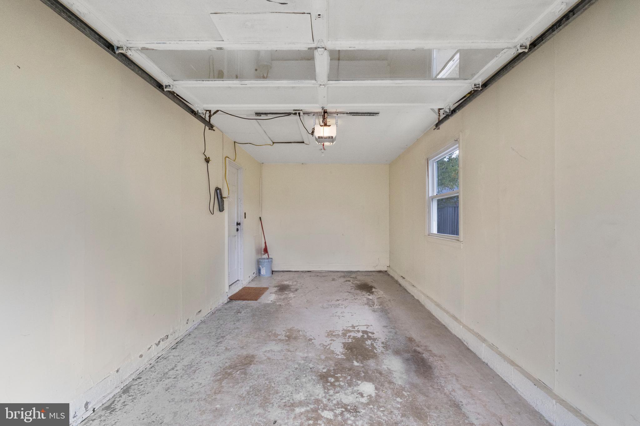 202 West Beech Road Sterling, VA 20164 - Photo 17 of 23 Garage