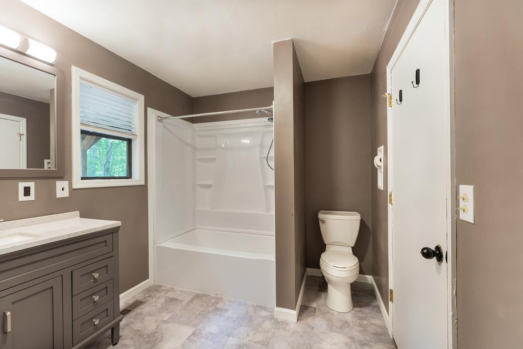 144 Wolf Ridge Lane Murphy, NC 28906 - Photo 11 of 30 Second Bathroom