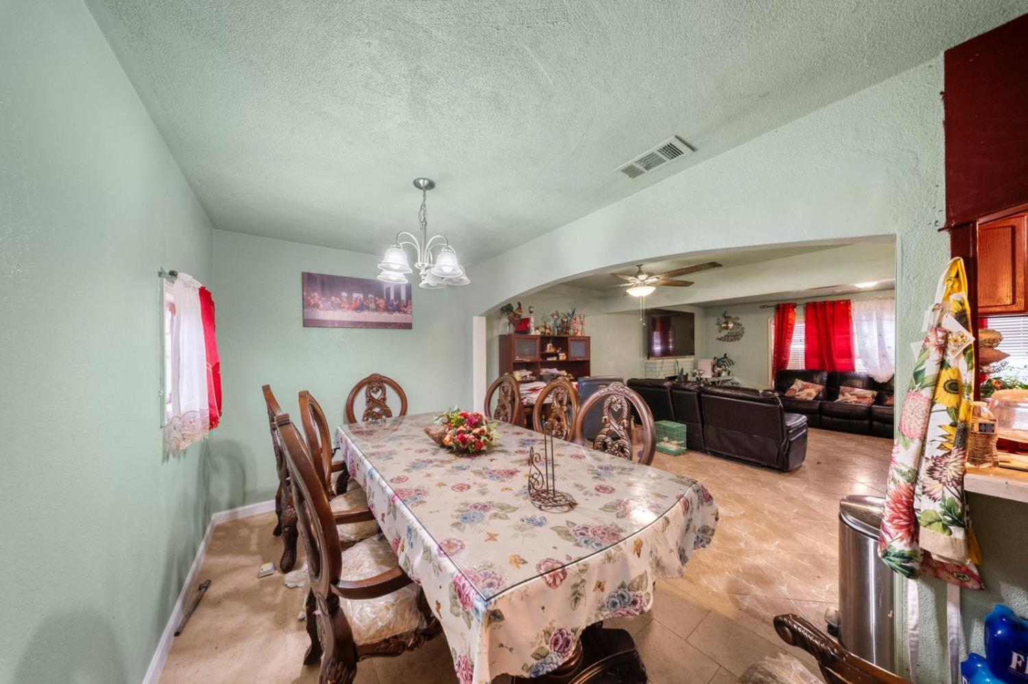 3140 Kellogg Avenue Turlock, CA 95382 - Photo 16 of 22 a view of a dining room with furniture