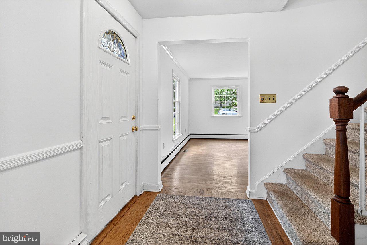 118 Bull Run Road Ewing, NJ 08638 - Photo 8 of 43 Inviting entryway with natural light.