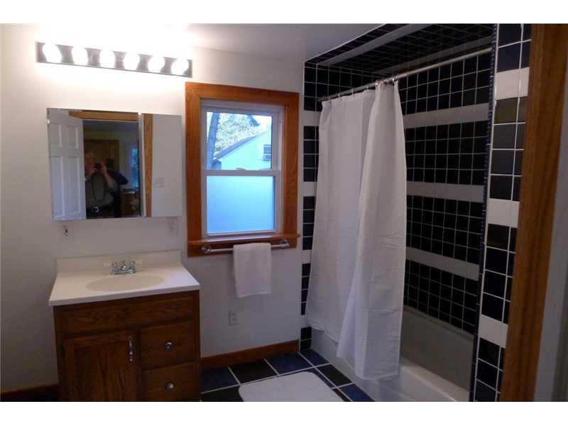 35 Rosedale Road Cheswick, PA 15024 - Photo 14 of 18 Full Bath.