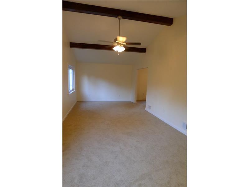 35 Rosedale Road Cheswick, PA 15024 - Photo 8 of 18 Living Room.