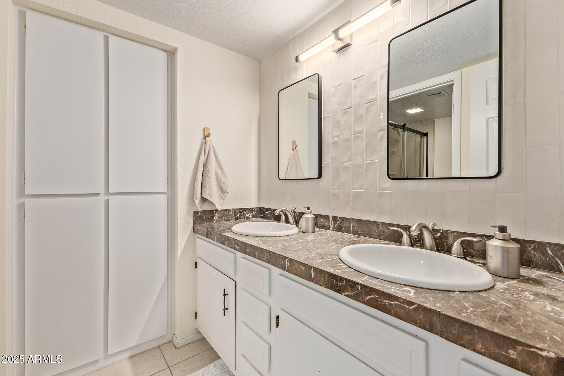 8649 East Royal Palm Road, Unit 232 Scottsdale, AZ 85258 - Photo 10 of 17 Primary bath