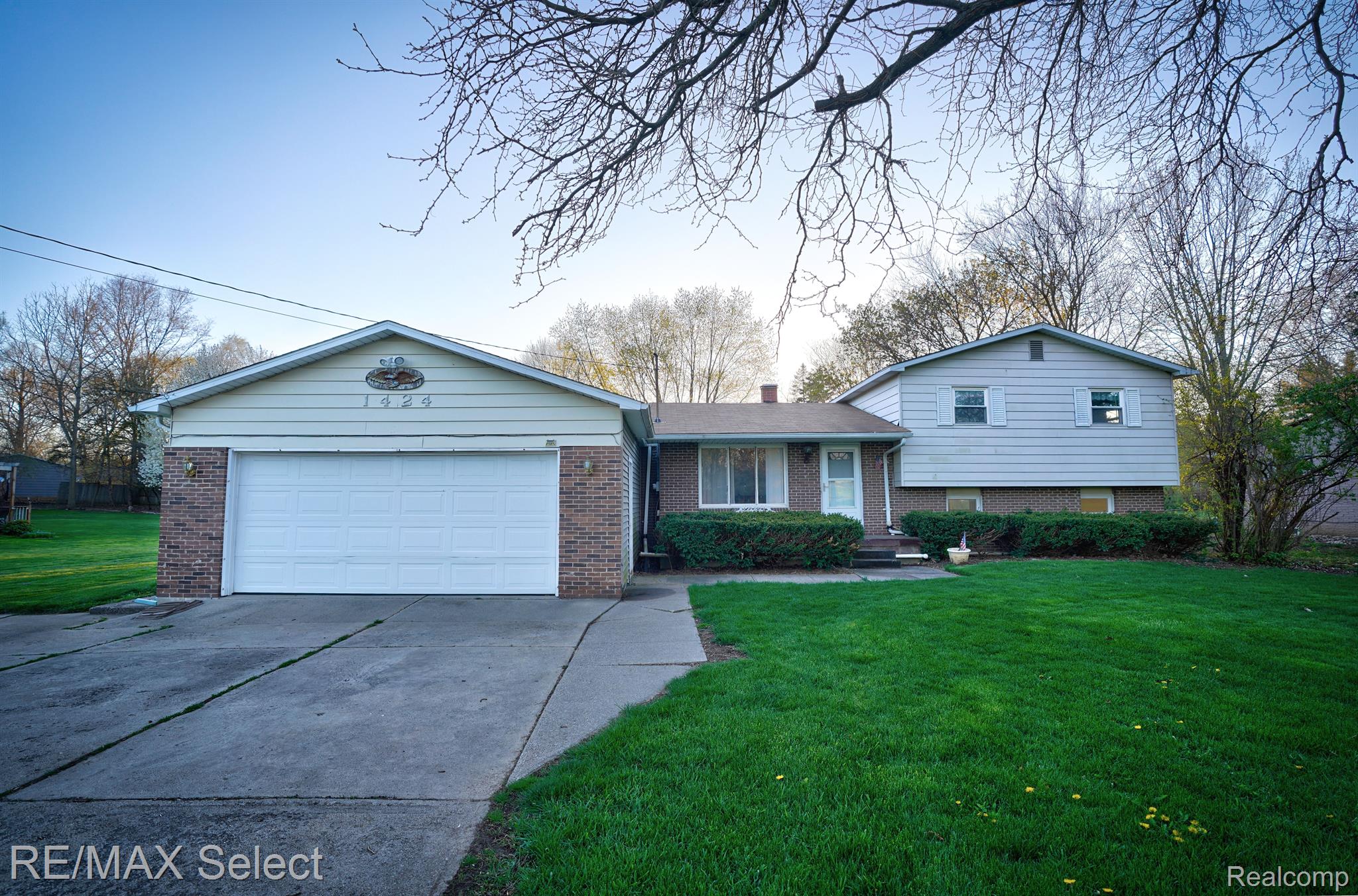 1424 South Graham Road Flint, MI 48532 - Photo 1 of 32 Gallery Image 1