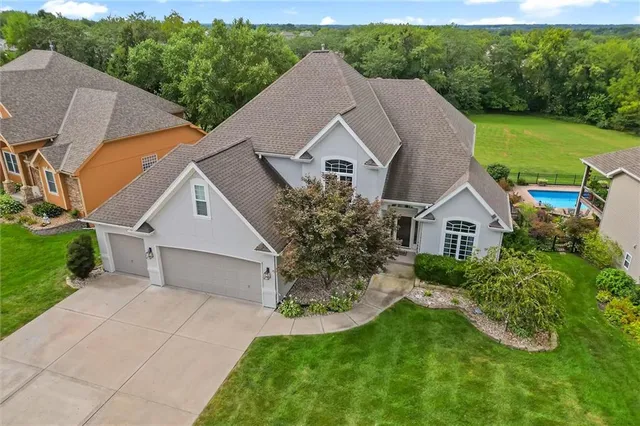 $749,900 | 607 Indian Trail Court, Smithville, MO 64089