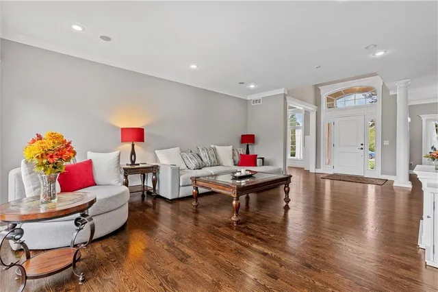 $749,900 | 607 Indian Trail Court, Smithville, MO 64089