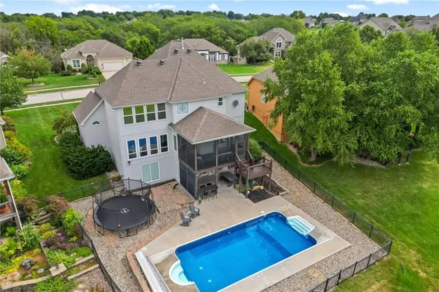 $749,900 | 607 Indian Trail Court, Smithville, MO 64089