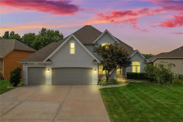 $749,900 | 607 Indian Trail Court, Smithville, MO 64089