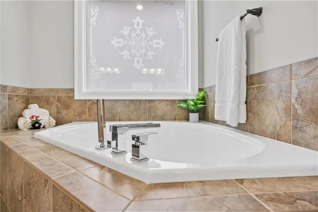 $749,900 | 607 Indian Trail Court, Smithville, MO 64089