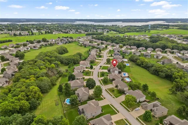 $749,900 | 607 Indian Trail Court, Smithville, MO 64089