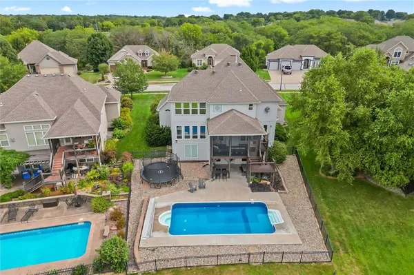 $699,607 | 607 Indian Trail Court, Smithville, MO 64089