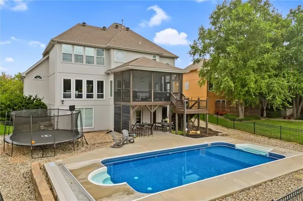 $699,607 | 607 Indian Trail Court, Smithville, MO 64089