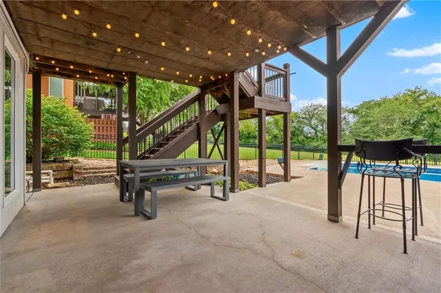 $749,900 | 607 Indian Trail Court, Smithville, MO 64089