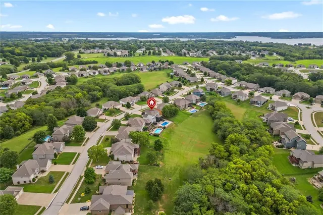 $749,900 | 607 Indian Trail Court, Smithville, MO 64089