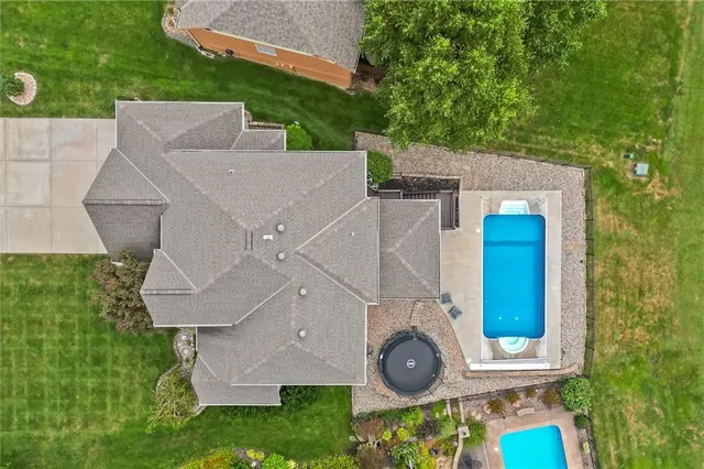 $749,900 | 607 Indian Trail Court, Smithville, MO 64089