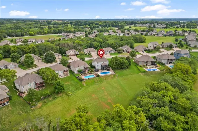 $749,900 | 607 Indian Trail Court, Smithville, MO 64089