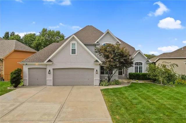 $749,900 | 607 Indian Trail Court, Smithville, MO 64089
