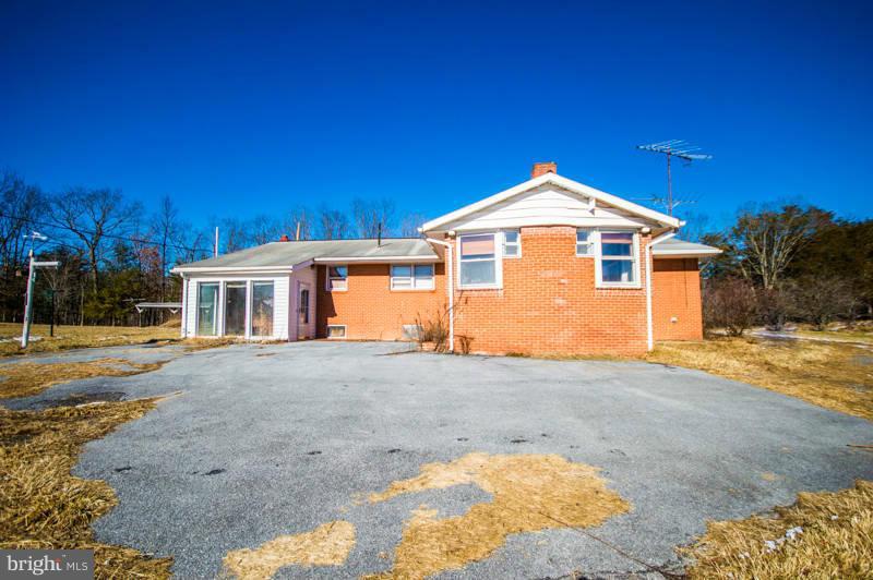 7782 Fort Valley Road Fort Valley, VA 22652 - Photo 2 of 30 a front view of a house with a yard