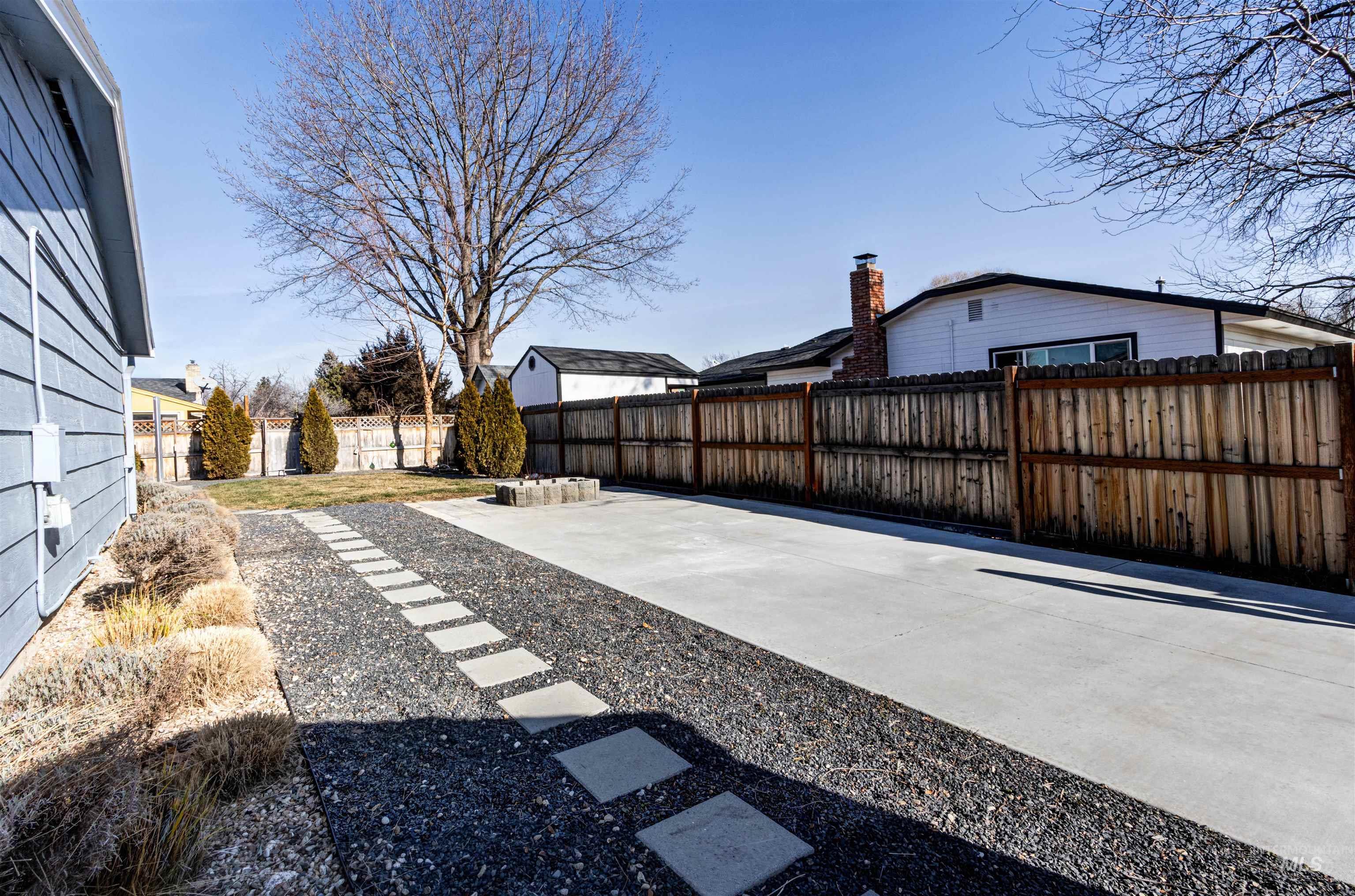 3844 North Patton Street Boise, ID 83704 - Photo 31 of 33 View of fenced backyard