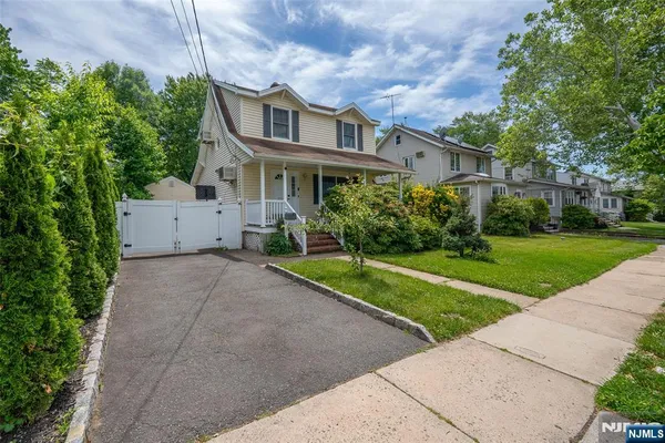 $620,000 | 256 Fycke Lane, Teaneck, NJ 07666