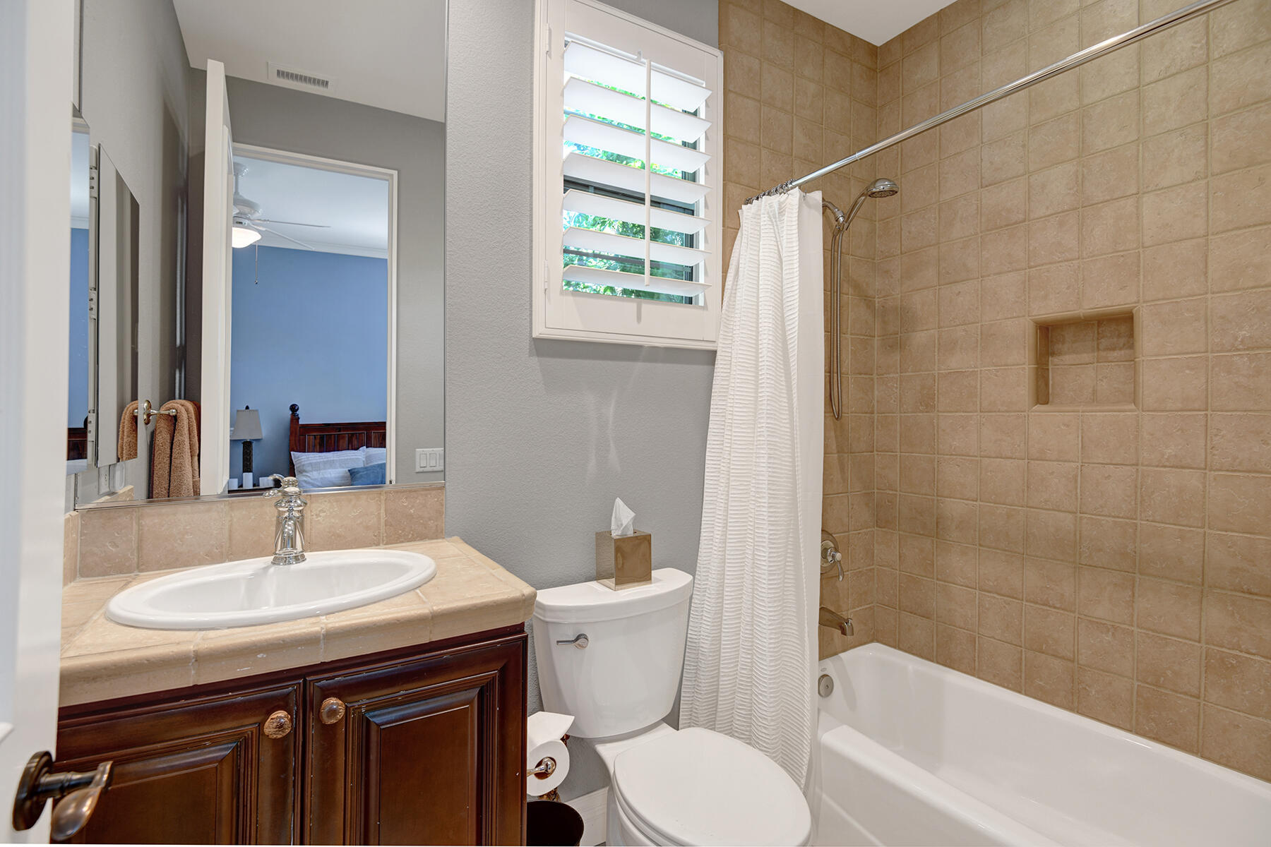49815 Rancho San Felipe La Quinta, CA 92253 - Photo 24 of 36 BEDROOM 1 BATHROOM.jpg mls