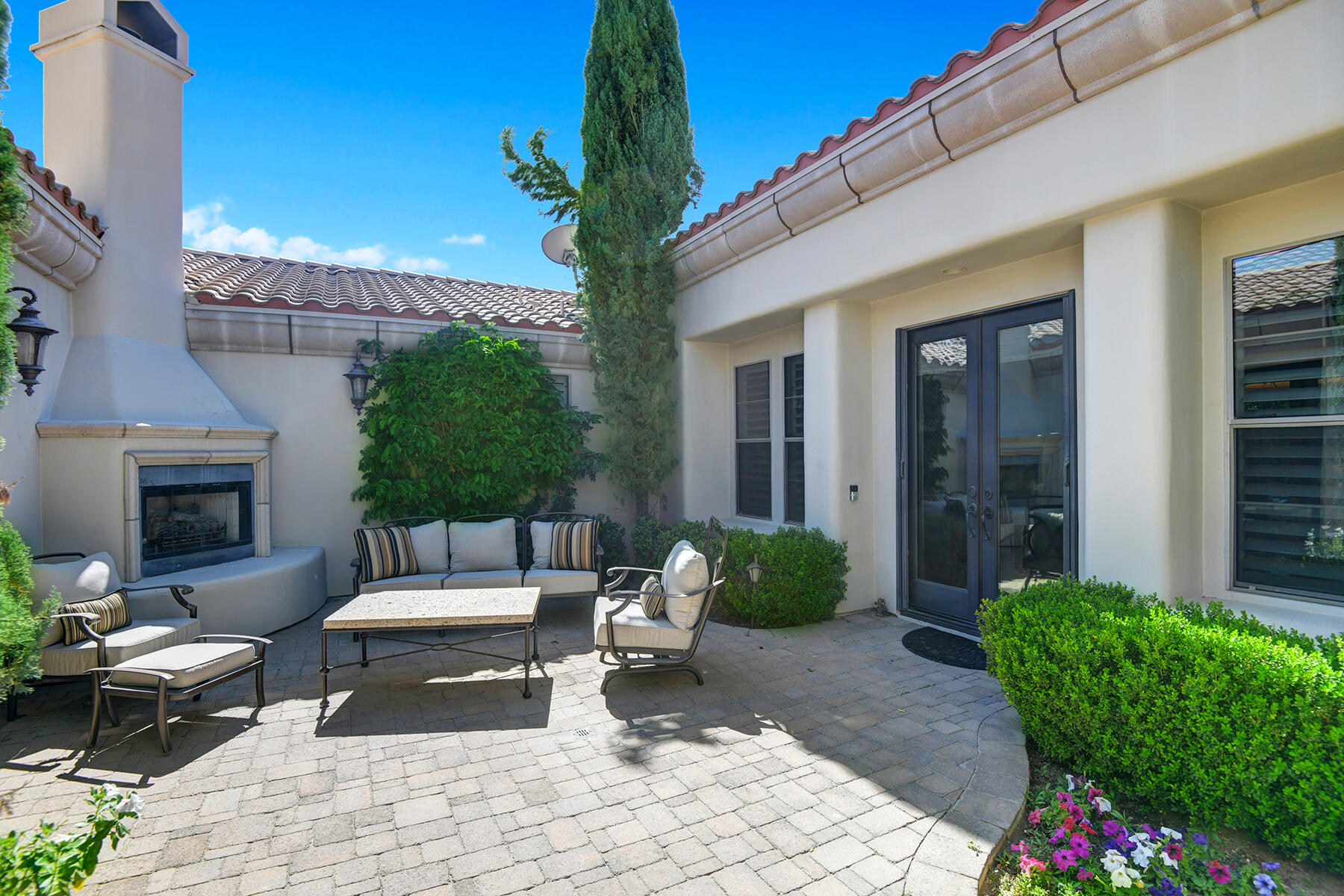 49815 Rancho San Felipe La Quinta, CA 92253 - Photo 10 of 36 COURT YARD.jpg mls