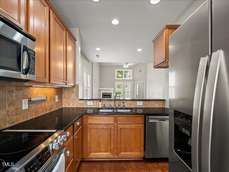 2533 Asher View Court Raleigh, NC 27606 - Photo 4 of 61 18-P1064450