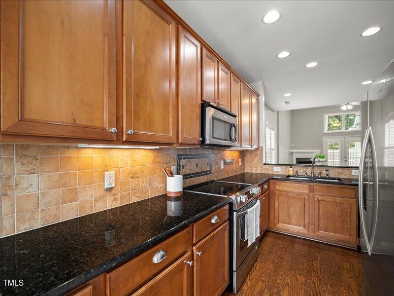 2533 Asher View Court Raleigh, NC 27606 - Photo 7 of 61 17-P1064445