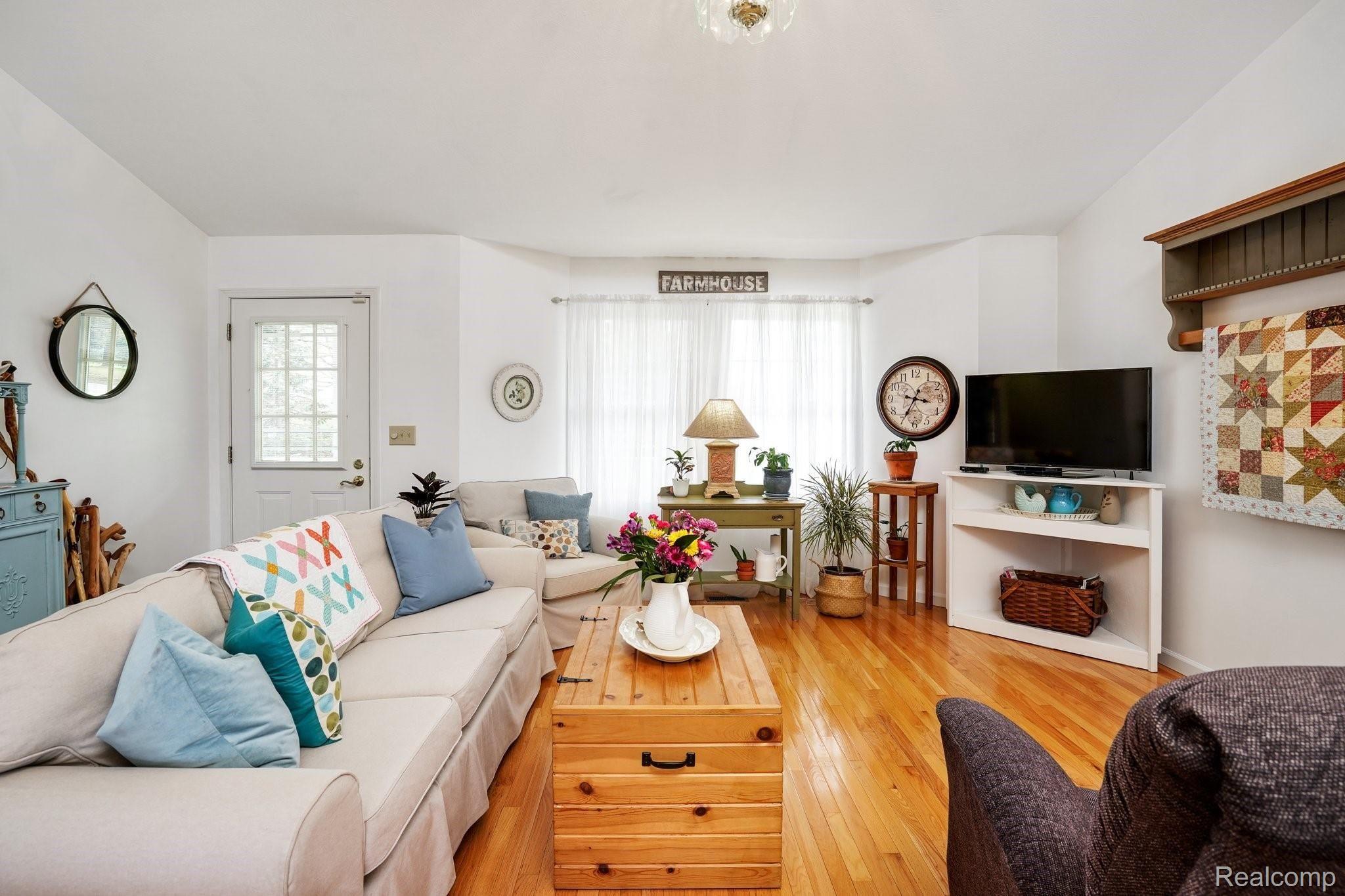 6588 Maple Lane Road Rives Junction, MI 49277 - Photo 5 of 48 6588 Maple Lane Road Tompkins0012.jpg