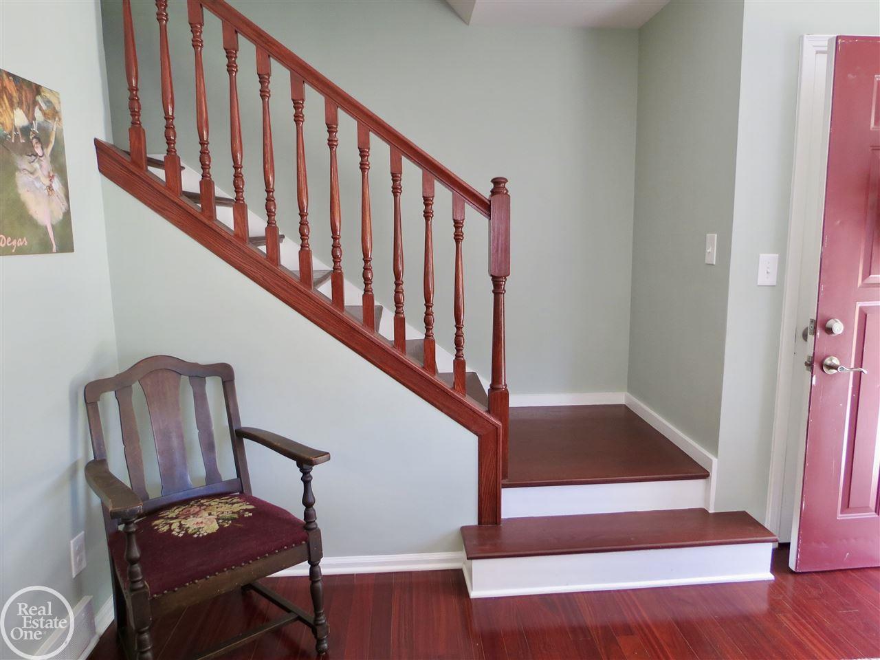 3078 York Rochester, MI 48309 - Photo 15 of 41 50017315-14.JPG
