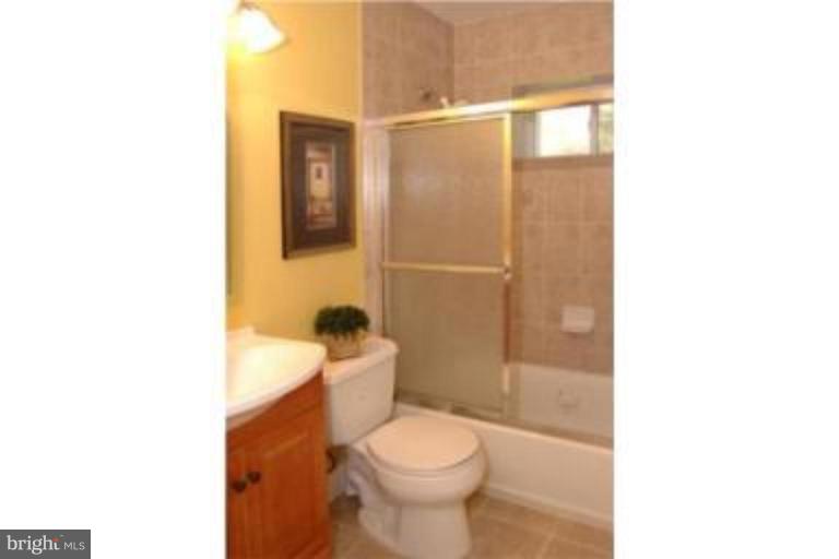 5231 Oldcastle Lane Springfield, VA 22151 - Photo 17 of 21 Bath #3