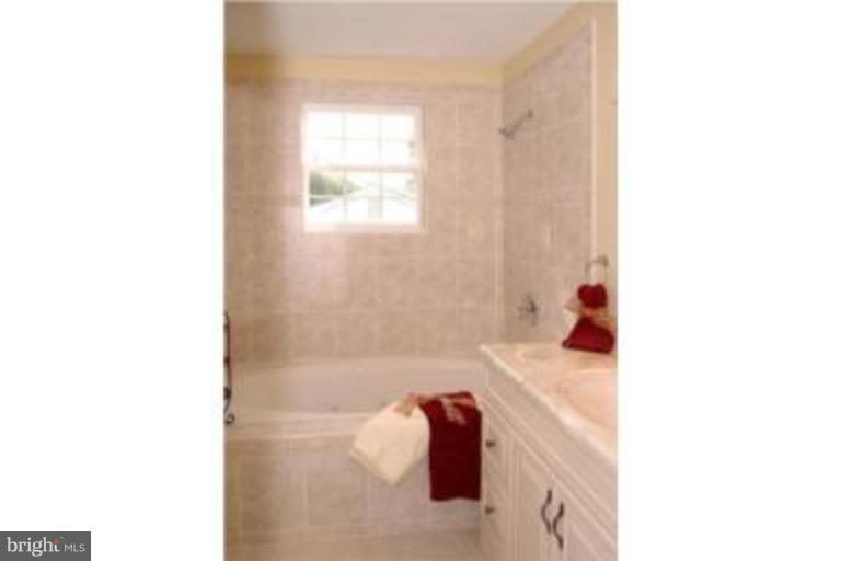 5231 Oldcastle Lane Springfield, VA 22151 - Photo 19 of 21 Master Bath