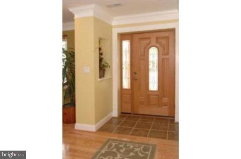5231 Oldcastle Lane Springfield, VA 22151 - Photo 3 of 21 Entrance / Foyer