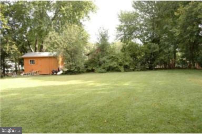 5231 Oldcastle Lane Springfield, VA 22151 - Photo 6 of 21 Back yard