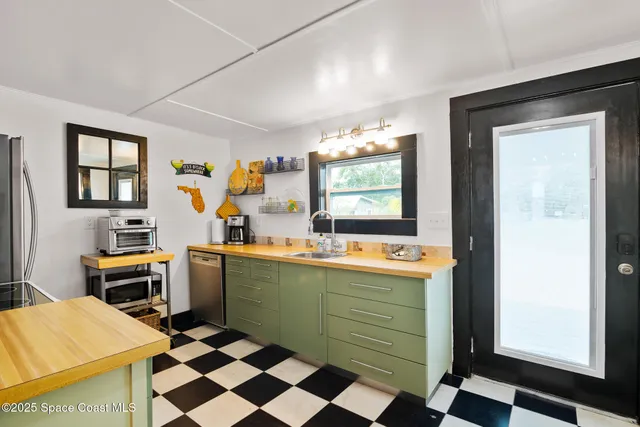 $899,999 | 3945 Indian River Drive, Cocoa, FL 32926